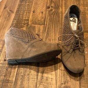 Fergalicious bootie.